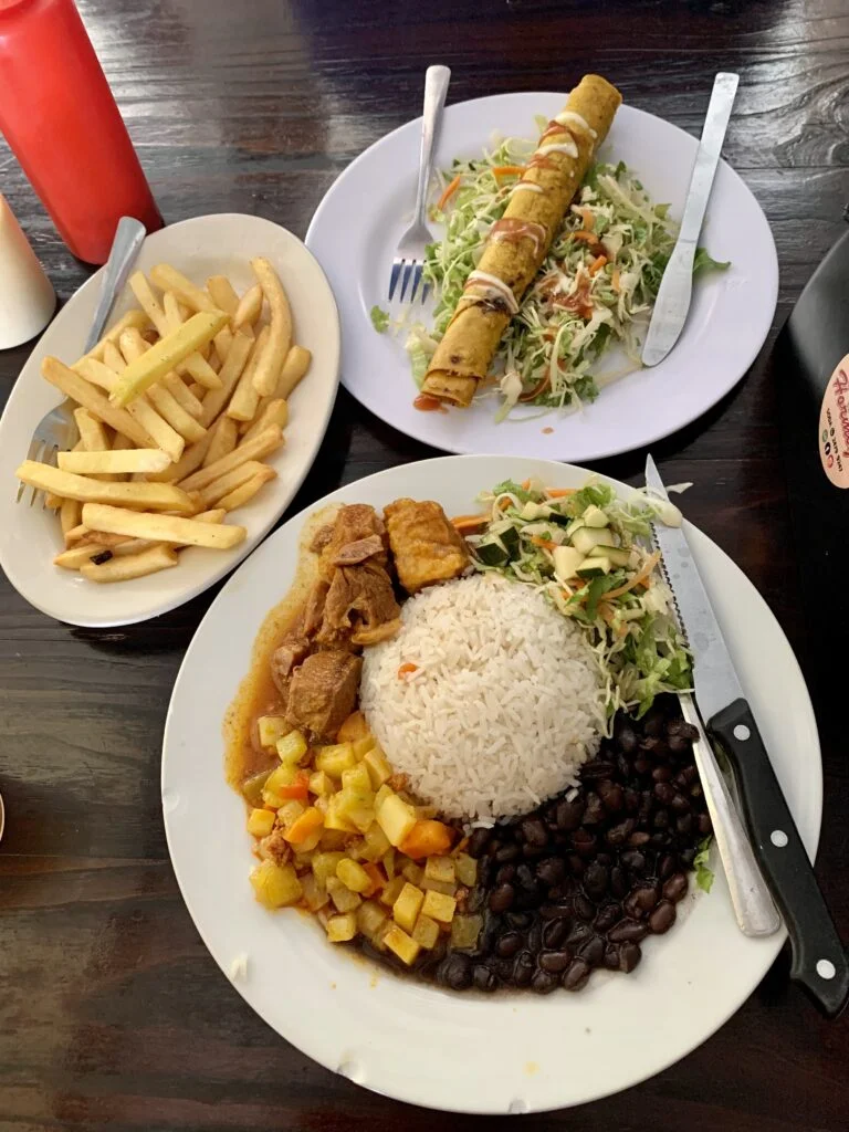Soda la hormiga lunch - casado & taco - traditional costa rican cuisine