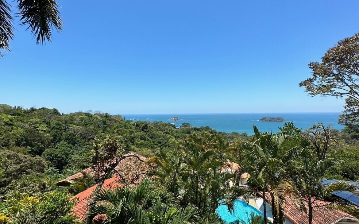 Views from Si Como No Lobby
