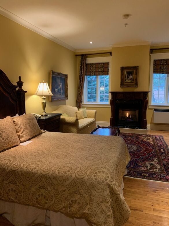 Riverbend Inn bedroom