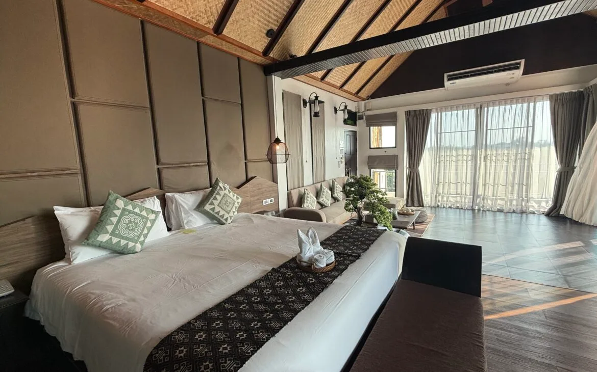 The Grand Oriental Suite, Thee Kashatharn