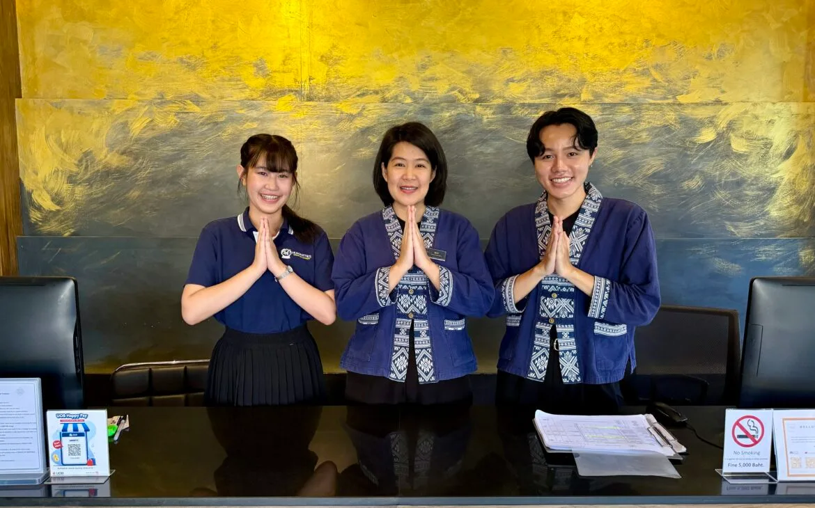Hospitable staff at Thee Kashatharn