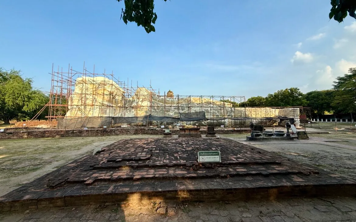 Wat Lokaya Sutha under restoration